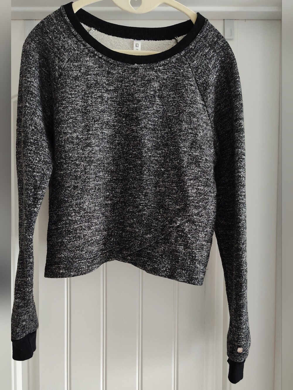Fabletics Black and White Marled Crewneck Sweater/Sweatshirt M
